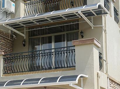 國內開始流行的一種新式的車棚結構