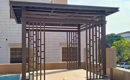 庭院中式?jīng)鐾? /></div>
<div   id="vyvkzzfkyqxh"   class=